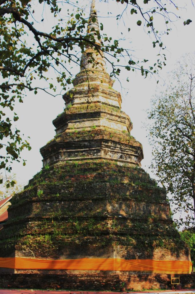Wat-chedi-luang-Chiang-saen-18