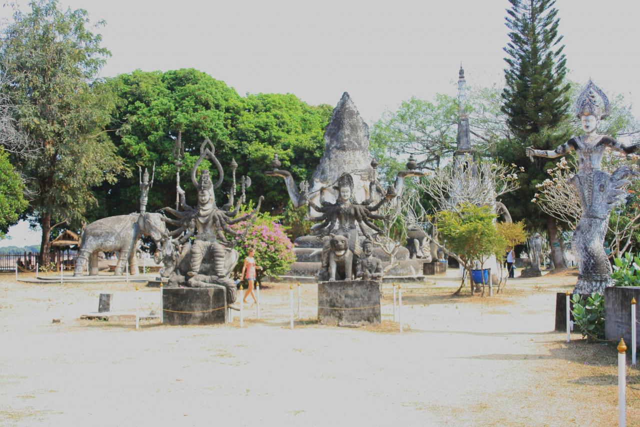 XiengKuane Buddha Park... Laos (12)