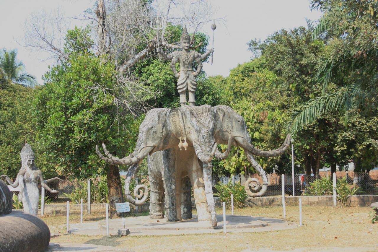 XiengKuane Buddha Park... Laos (20)