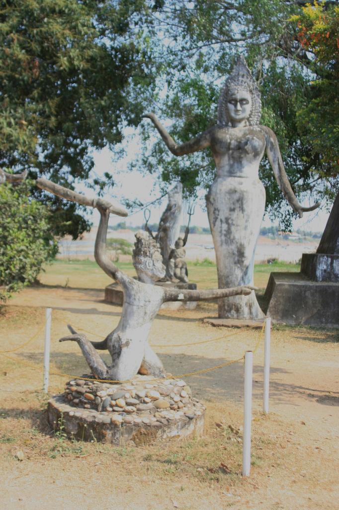 XiengKuane Buddha Park... Laos (22)